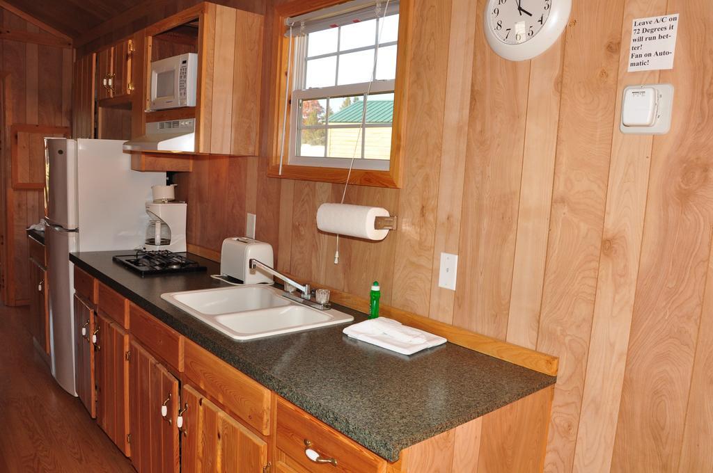 Arrowhead Camping Resort Deluxe Cabin 4 Douglas Center Eksteriør billede