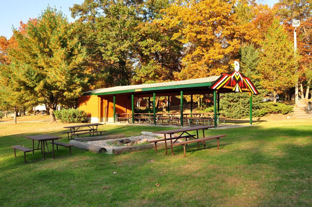 Arrowhead Camping Resort Deluxe Cabin 4 Douglas Center Eksteriør billede